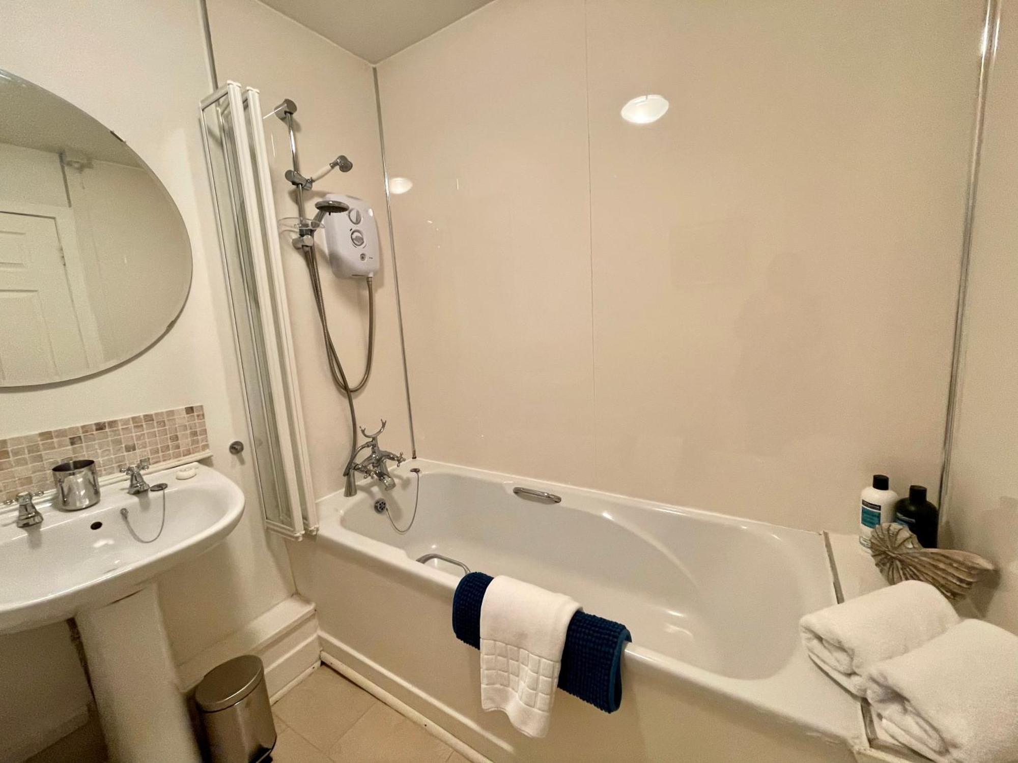 No 2 Ramageton At Carnell Estates Villa ทรูน ภายนอก รูปภาพ
